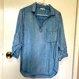 Skies are blue chambray shirt size large